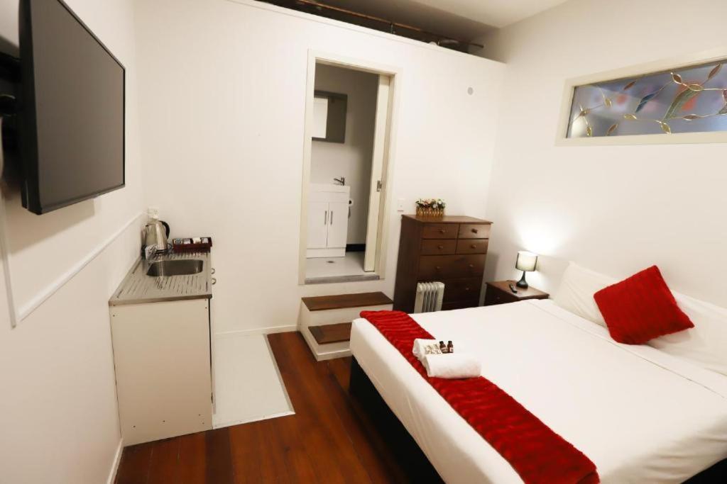 Aura 3* Wellington