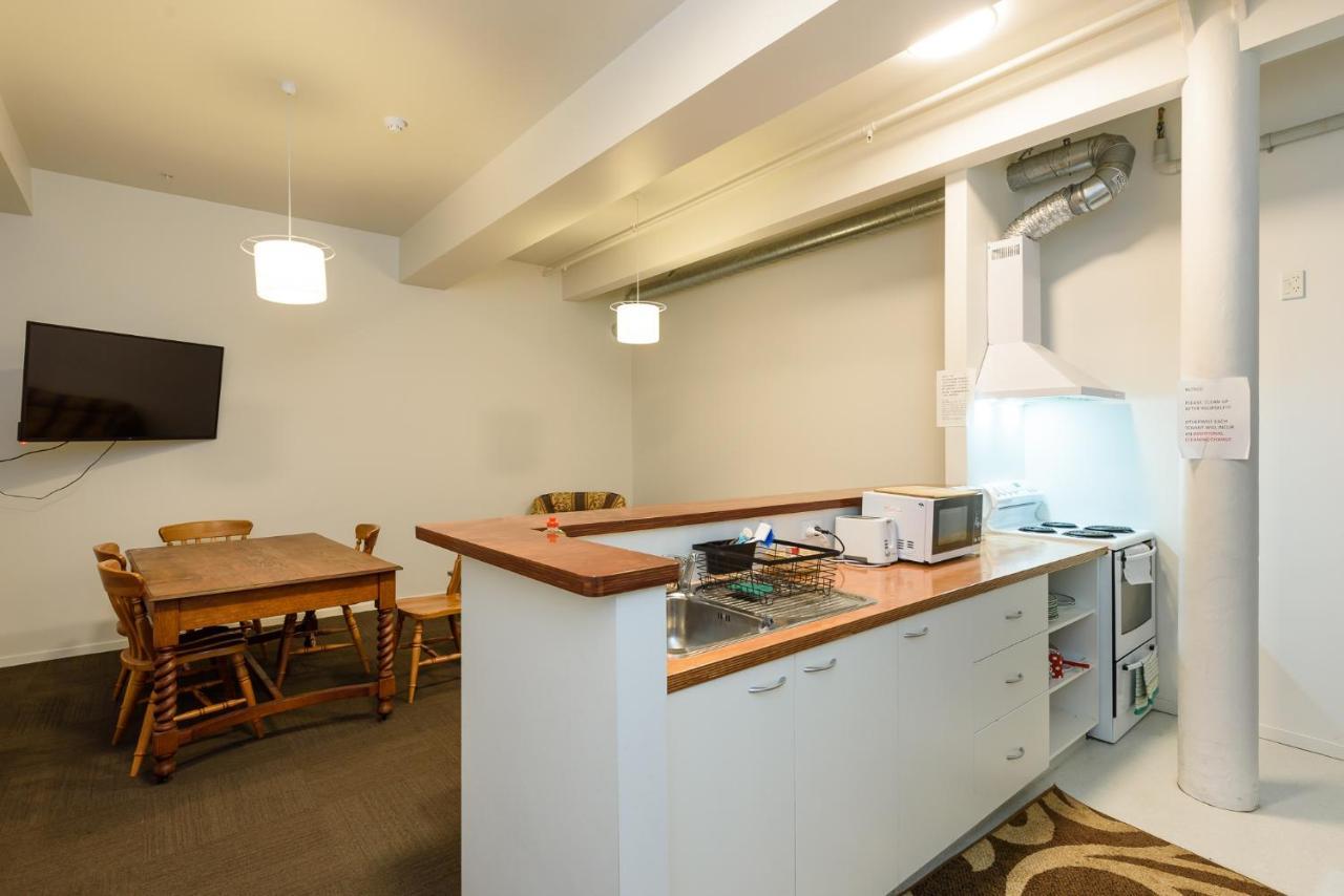 Aura Apartahotel 3*